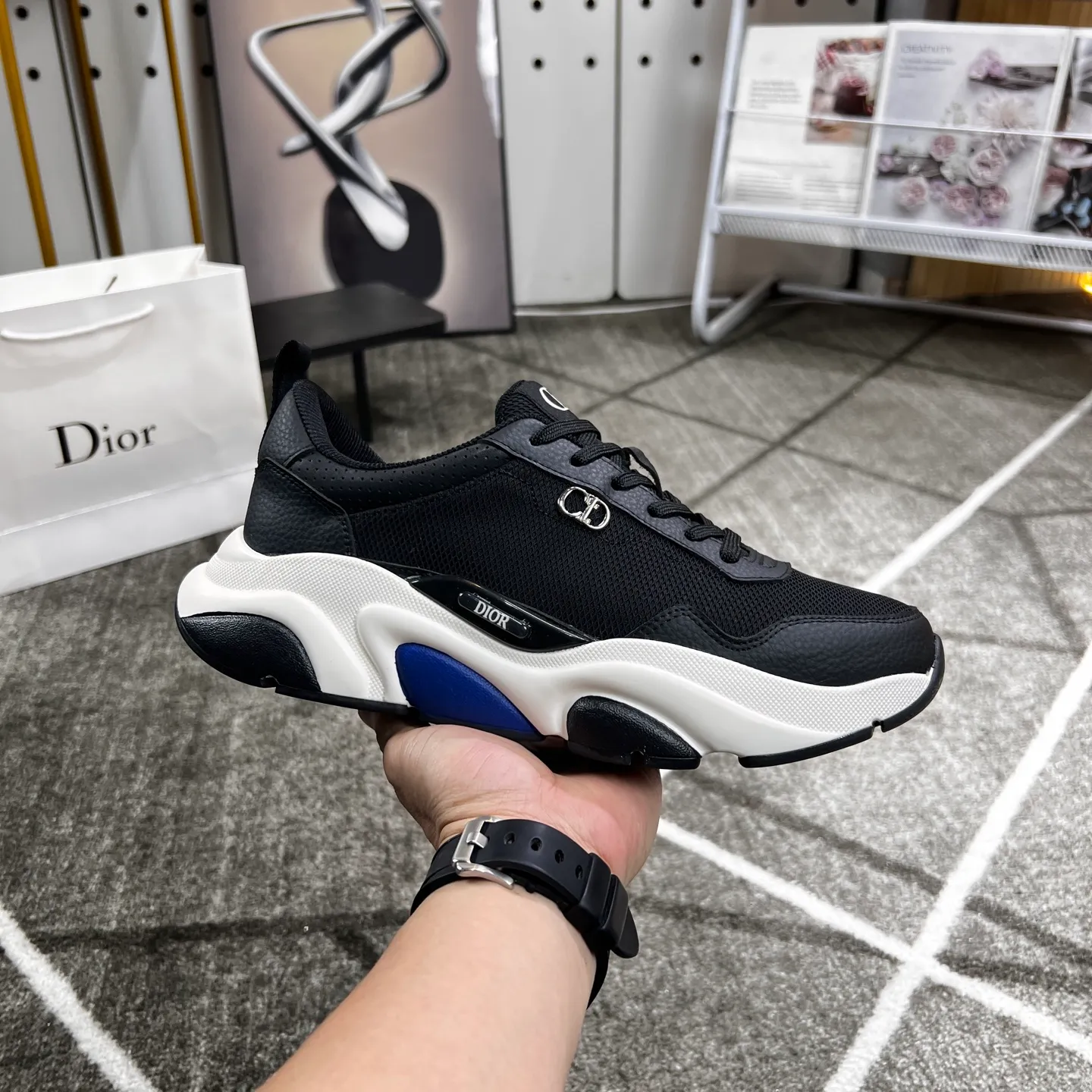 Factory price: 438💰Dior's new casual men's shoes👉 👉 Fashionable and versatile, 💞 simple and elegant style, 🔊 The fabric is made of imported cowhide with mesh, ☑️breathable mesh lining, sheepskin feet, original wear-resistant rubber outsole, exclusive new style, actual shot, three colors available, code number: 38-44, (45 can be customized)